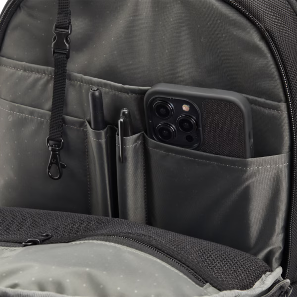 Incase รุ่น Tracks Backpack with Cordura® 25L - กระเป๋าเป้สะพายหลัง ความจุ 25 ลิตร - สี Black