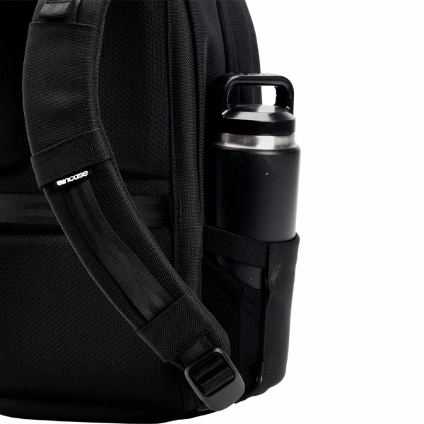 Incase รุ่น Tracks Backpack with Cordura® 25L - กระเป๋าเป้สะพายหลัง ความจุ 25 ลิตร - สี Black