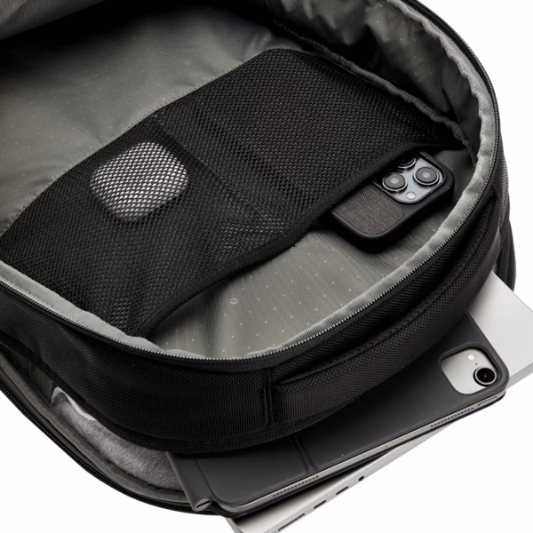 Incase รุ่น Tracks Backpack with Cordura® 25L - กระเป๋าเป้สะพายหลัง ความจุ 25 ลิตร - สี Black