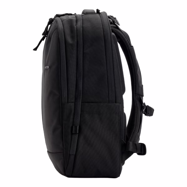 Incase รุ่น Tracks Backpack with Cordura® 25L - กระเป๋าเป้สะพายหลัง ความจุ 25 ลิตร - สี Black