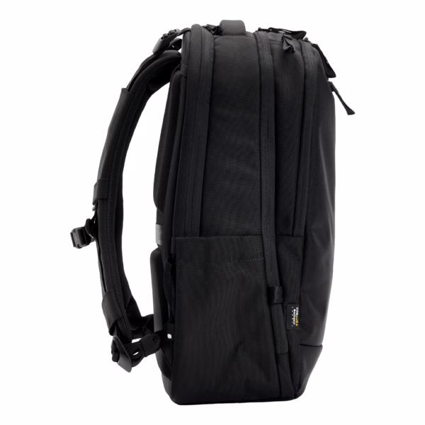Incase รุ่น Tracks Backpack with Cordura® 25L - กระเป๋าเป้สะพายหลัง ความจุ 25 ลิตร - สี Black