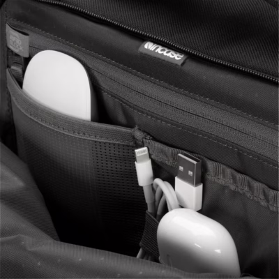Incase รุ่น A.R.C. Travel Pack - กระเป๋าเป้สะพายหลัง - Black