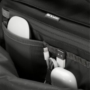 Incase รุ่น A.R.C. Travel Pack - กระเป๋าเป้สะพายหลัง - Black