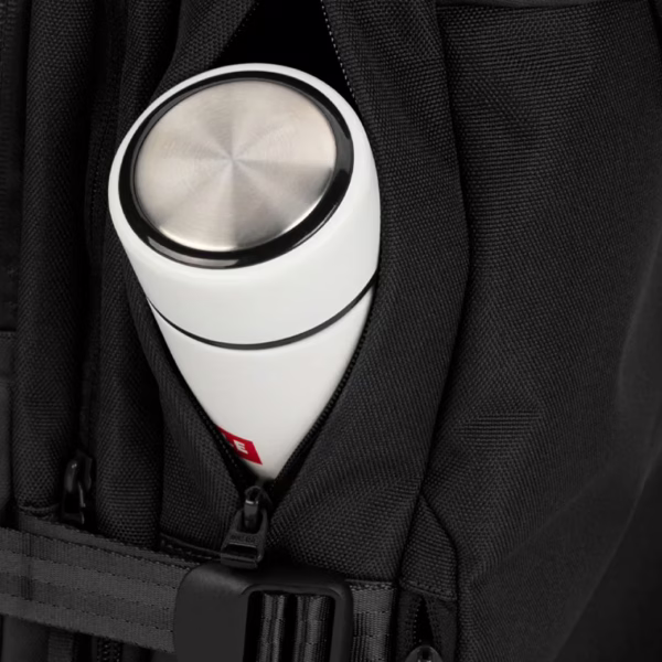 Incase รุ่น A.R.C. Travel Pack - กระเป๋าเป้สะพายหลัง - Black