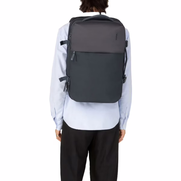 Incase รุ่น A.R.C. Travel Pack - กระเป๋าเป้สะพายหลัง - Black