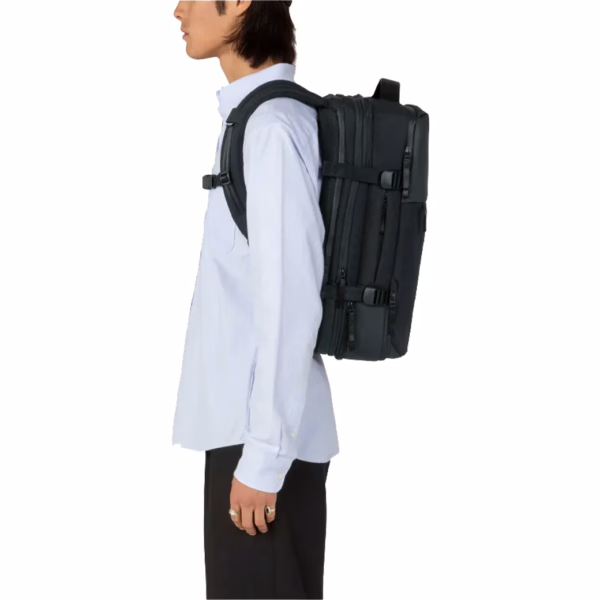 Incase รุ่น A.R.C. Travel Pack - กระเป๋าเป้สะพายหลัง - Black