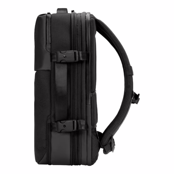 Incase รุ่น A.R.C. Travel Pack - กระเป๋าเป้สะพายหลัง - Black