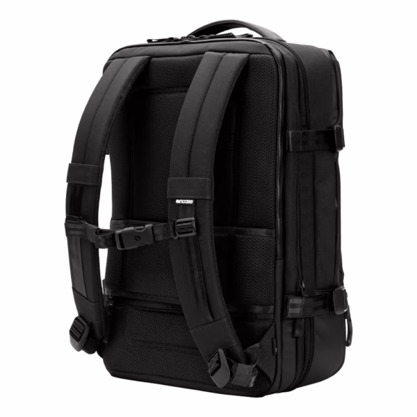 Incase รุ่น A.R.C. Travel Pack - กระเป๋าเป้สะพายหลัง - Black