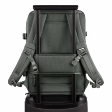 Incase รุ่น A.R.C. Travel Pack - กระเป๋าเป้สะพายหลัง - สี Smoked Ivy