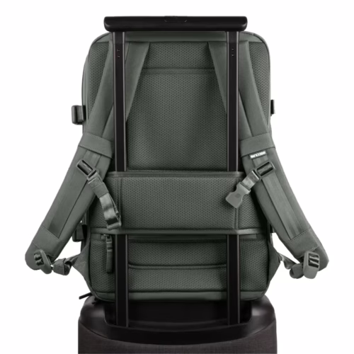 Incase รุ่น A.R.C. Travel Pack - กระเป๋าเป้สะพายหลัง - สี Smoked Ivy