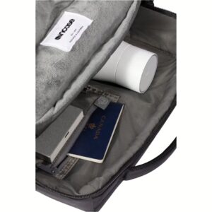 Incase รุ่น A.R.C. Commuter Pack - กระเป๋าเป้สะพายหลัง - สี Black