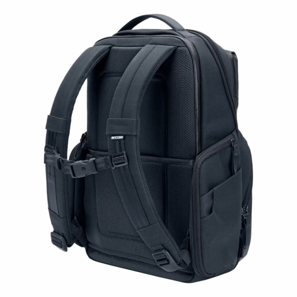 Incase รุ่น A.R.C. Commuter Pack - กระเป๋าเป้สะพายหลัง - สี Navy