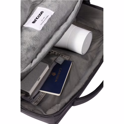 Incase รุ่น A.R.C. Day Pack - กระเป๋าเป้สะพายหลัง - สี Black