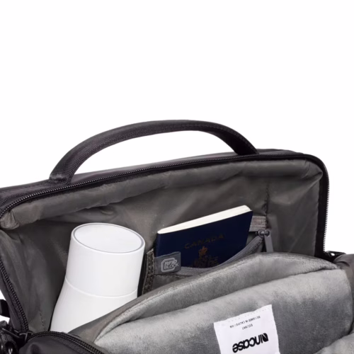 Incase รุ่น A.R.C. Day Pack - กระเป๋าเป้สะพายหลัง - สี Black