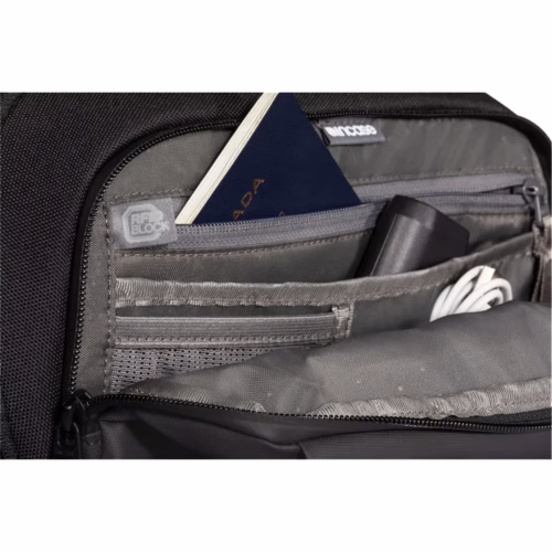 Incase รุ่น A.R.C. Day Pack - กระเป๋าเป้สะพายหลัง - สี Black