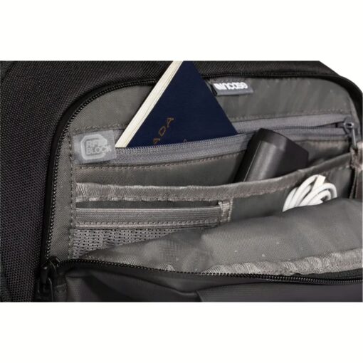 Incase รุ่น A.R.C. Day Pack - กระเป๋าเป้สะพายหลัง - สี Black - Image 12