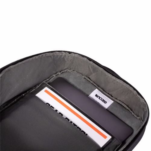 Incase รุ่น A.R.C. Day Pack - กระเป๋าเป้สะพายหลัง - สี Black