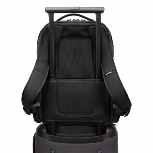 Incase รุ่น A.R.C. Day Pack - กระเป๋าเป้สะพายหลัง - สี Black