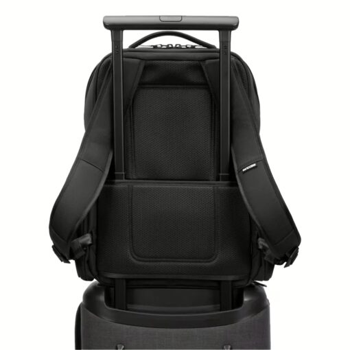 Incase รุ่น A.R.C. Day Pack - กระเป๋าเป้สะพายหลัง - สี Black - Image 9