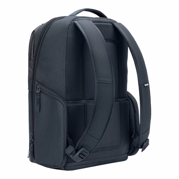 Incase รุ่น A.R.C. Day Pack - กระเป๋าเป้สะพายหลัง - สี Navy