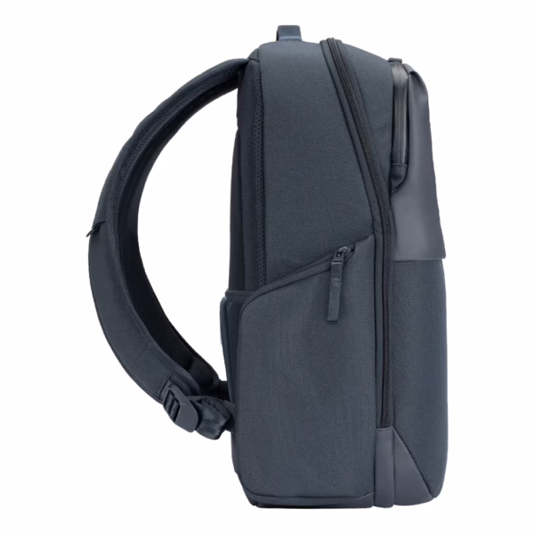 Incase รุ่น A.R.C. Day Pack - กระเป๋าเป้สะพายหลัง - สี Navy