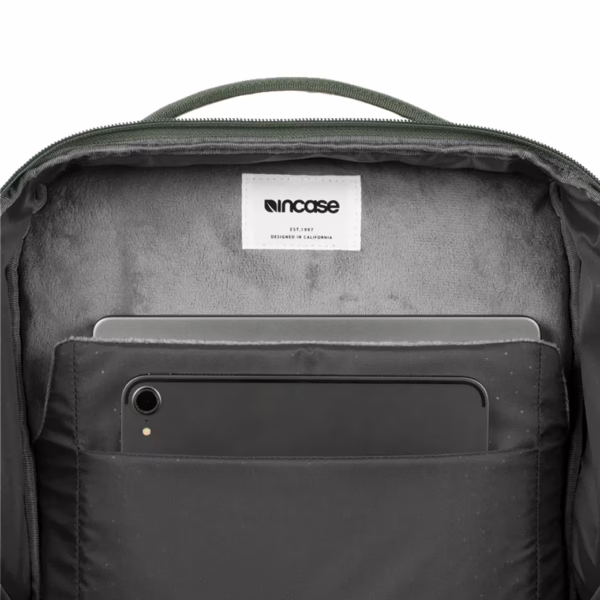 Incase รุ่น A.R.C. Day Pack - กระเป๋าเป้สะพายหลัง - สี Smoked Ivy