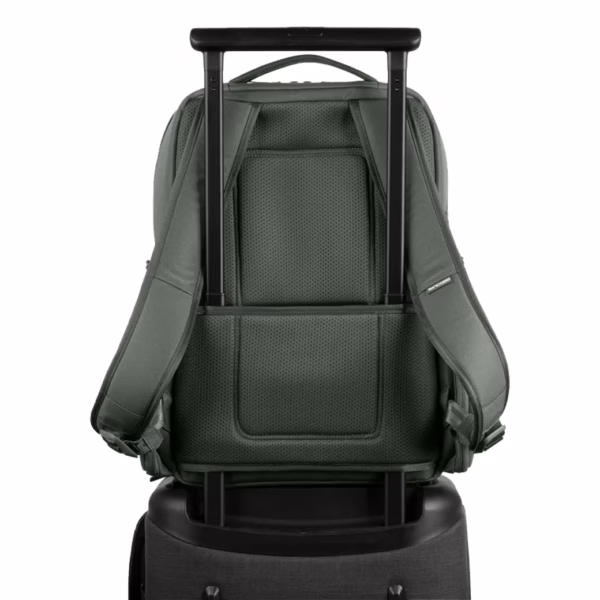 Incase รุ่น A.R.C. Day Pack - กระเป๋าเป้สะพายหลัง - สี Smoked Ivy