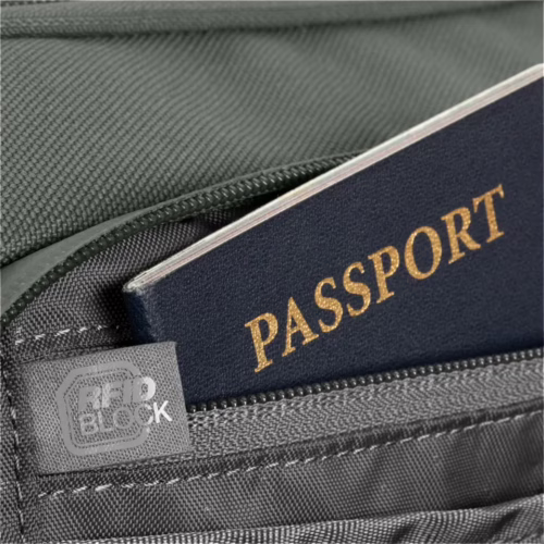 Incase รุ่น A.R.C. Day Pack - กระเป๋าเป้สะพายหลัง - สี Smoked Ivy