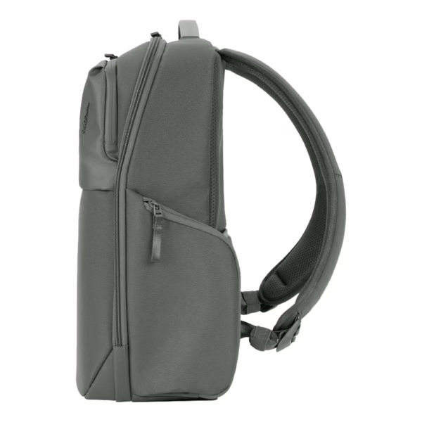 Incase รุ่น A.R.C. Day Pack - กระเป๋าเป้สะพายหลัง - สี Smoked Ivy