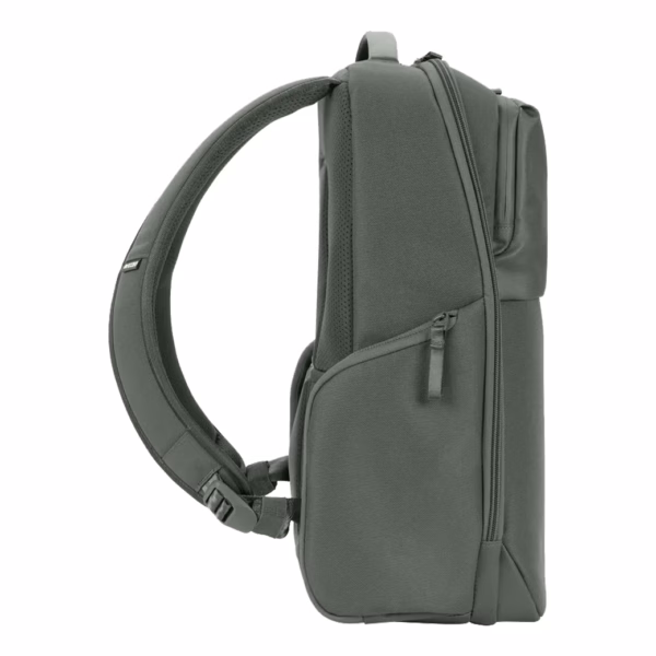 Incase รุ่น A.R.C. Day Pack - กระเป๋าเป้สะพายหลัง - สี Smoked Ivy