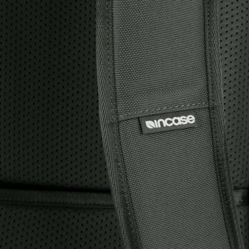 Incase รุ่น A.R.C. Day Pack - กระเป๋าเป้สะพายหลัง - สี Smoked Ivy