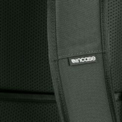 Incase รุ่น A.R.C. Day Pack - กระเป๋าเป้สะพายหลัง - สี Smoked Ivy