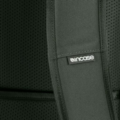 Incase รุ่น A.R.C. Day Pack - กระเป๋าเป้สะพายหลัง - สี Smoked Ivy - Image 9