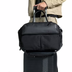 Incase รุ่น A.R.C. Duffel - กระเป๋า - สี Black