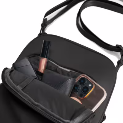 Incase รุ่น A.R.C. Crossbody Bag - กระเป๋า - สี Black