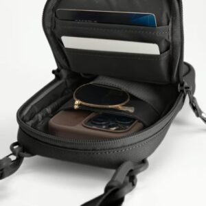 Incase รุ่น A.R.C. Neck Pouch - กระเป๋า - สี Black