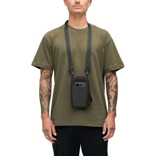Incase รุ่น A.R.C. Neck Pouch - กระเป๋า - สี Black - Image 3