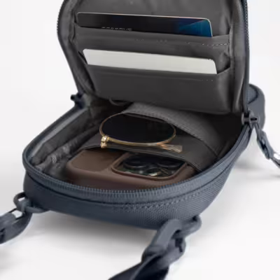 Incase รุ่น A.R.C. Neck Pouch - กระเป๋า - สี Navy