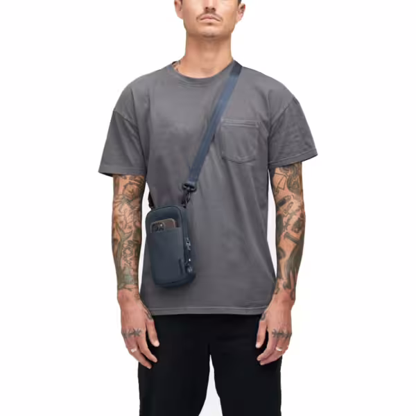 Incase รุ่น A.R.C. Neck Pouch - กระเป๋า - สี Navy