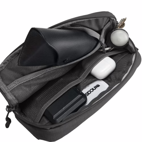 Incase รุ่น Crosstown Sling - กระเป๋า - สี Black