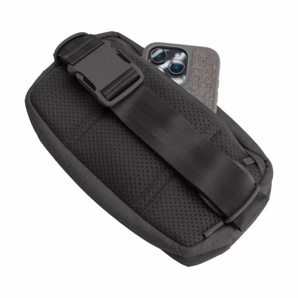 Incase รุ่น Crosstown Sling - กระเป๋า - สี Black