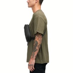 Incase รุ่น Crosstown Sling - กระเป๋า - สี Black