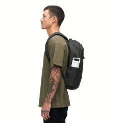 Incase รุ่น Crosstown Backpack - กระเป๋า - สี Black