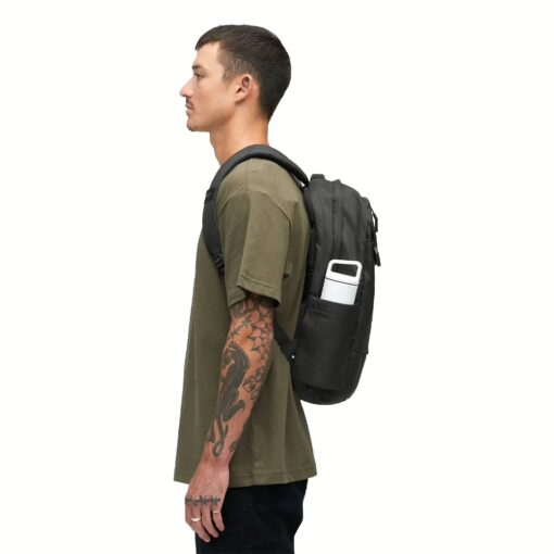 Incase รุ่น Crosstown Backpack - กระเป๋า - สี Black - Image 11