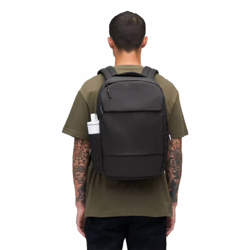 Incase รุ่น Crosstown Backpack - กระเป๋า - สี Black