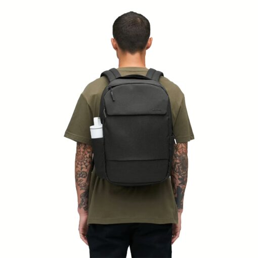 Incase รุ่น Crosstown Backpack - กระเป๋า - สี Black - Image 9