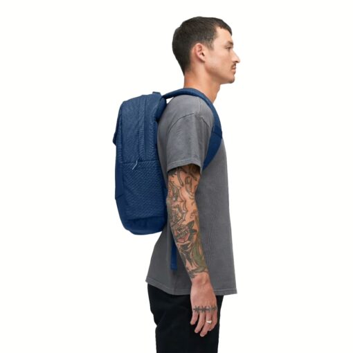 Incase รุ่น Crosstown Backpack - กระเป๋า - สี Navy - Image 7