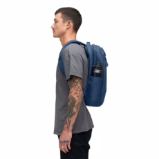 Incase รุ่น Crosstown Backpack - กระเป๋า - สี Navy