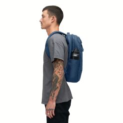 Incase รุ่น Crosstown Backpack - กระเป๋า - สี Navy