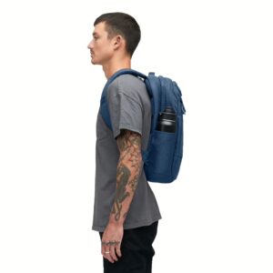 Incase รุ่น Crosstown Backpack - กระเป๋า - สี Navy 19 Incase รุ่น Crosstown Backpack - กระเป๋า - สี Navy